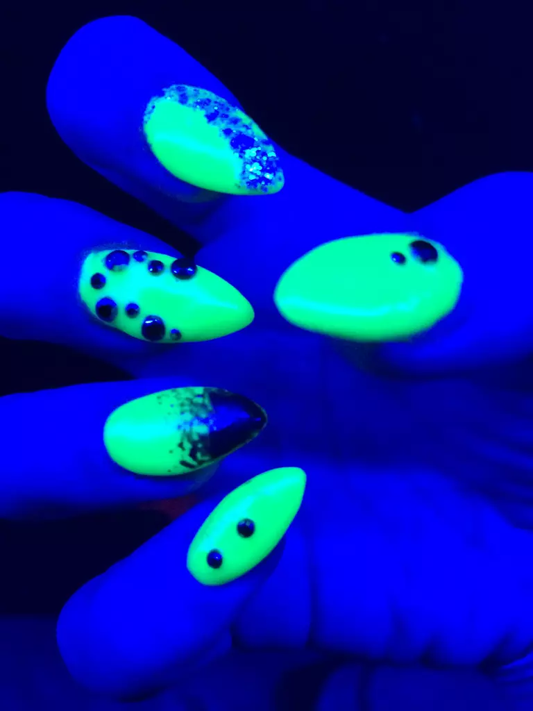 Neon Green & Blacklight Diamond Nails Design