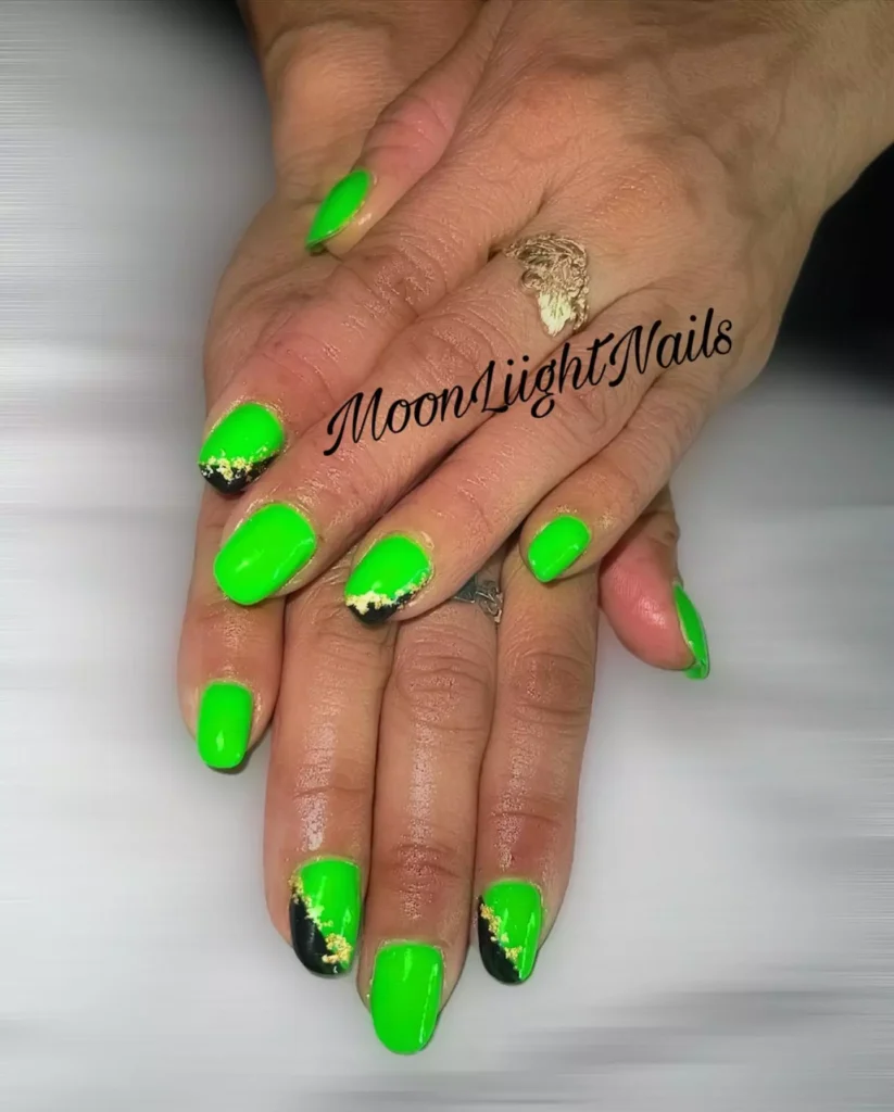 Neon Deep Green & Blacky Gold Flakes Short Nails