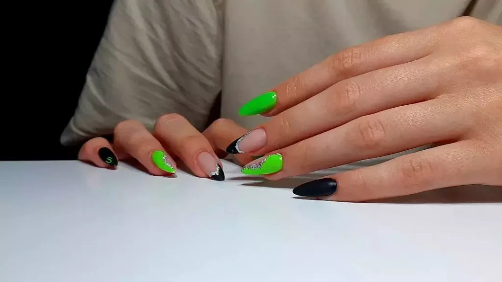 Neon Deep Green & Black Glittered Medium Nails