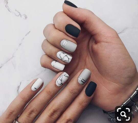 Black & White Glossy Zigzag Marble Nail Design