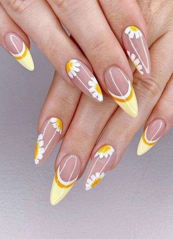 Cute Pointy Nails With a Touch of Art